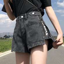 Afbeelding in Gallery-weergave laden, Denim shorts met Moskou motief
