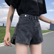 Afbeelding in Gallery-weergave laden, Denim shorts met Moskou motief
