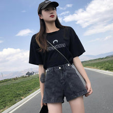 Afbeelding in Gallery-weergave laden, Denim shorts met Moskou motief

