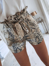 Afbeelding in Gallery-weergave laden, Myself snakeskin patroon shorts
