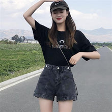 Afbeelding in Gallery-weergave laden, Denim shorts met Moskou motief
