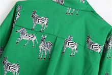Afbeelding in Gallery-weergave laden, Satijnen overhemd met zebraprint
