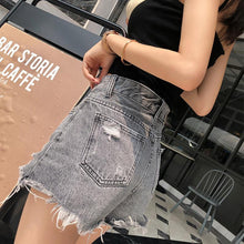 Afbeelding in Gallery-weergave laden, Dove shorts met gaten
