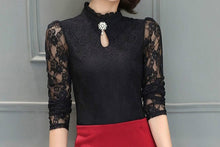 Afbeelding in Gallery-weergave laden, Kanten blouse met Glamour versiering
